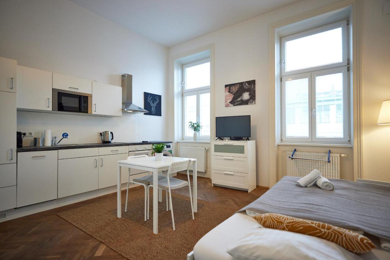 Close To Metro Iii Apartament
