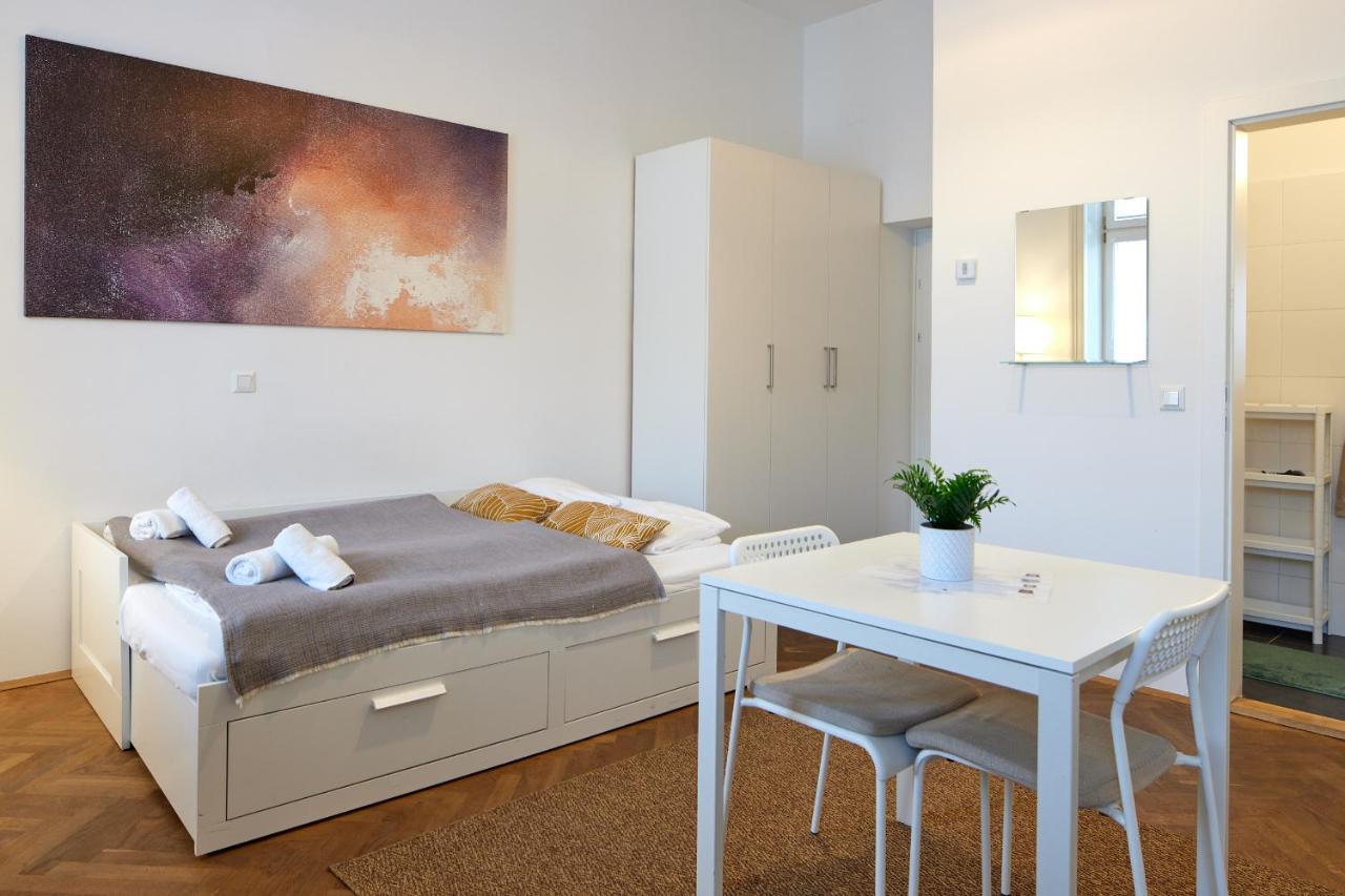 Close To Metro Iii Apartament *