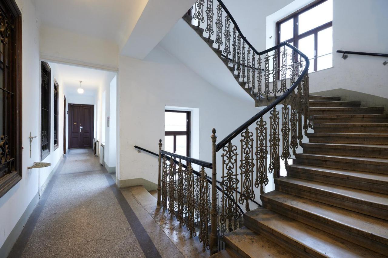 Close To Metro Iii Apartament